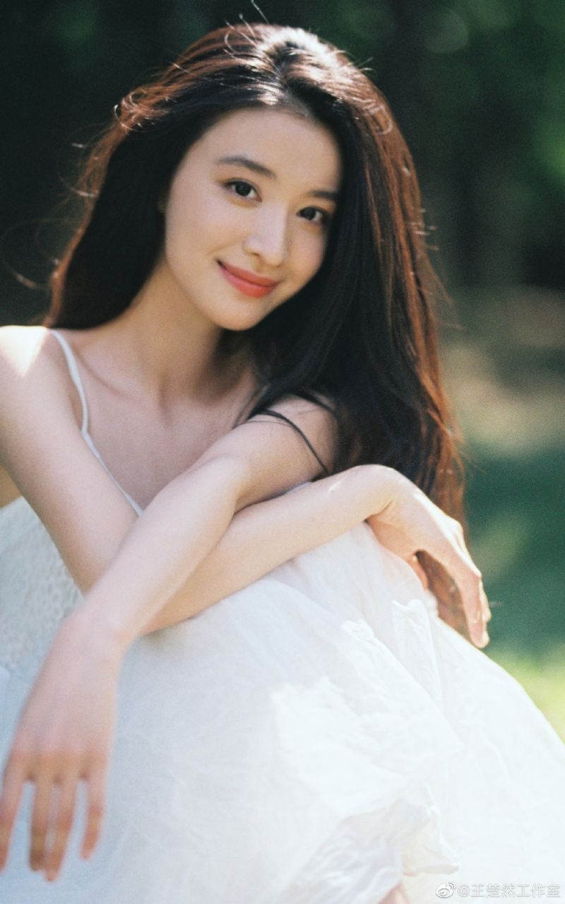 王楚然擁有清純美貌，嫣然一笑迷倒眾生。