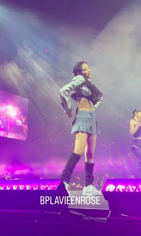 Jennie演唱會服裝