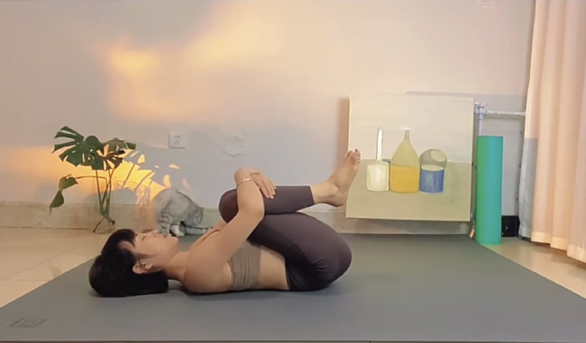 晨間瑜珈_環抱小腿