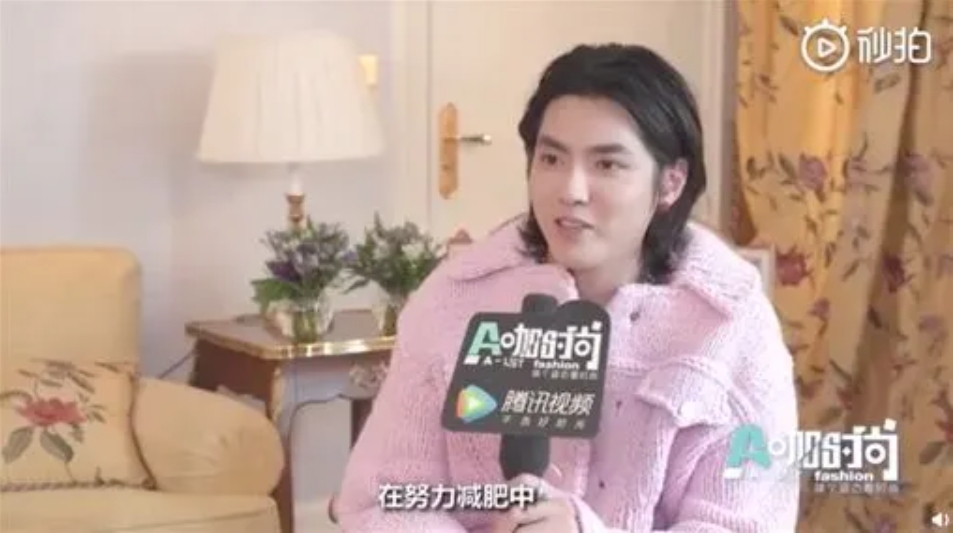 吳亦凡還曾經公開坦承伙食太好，吃胖了