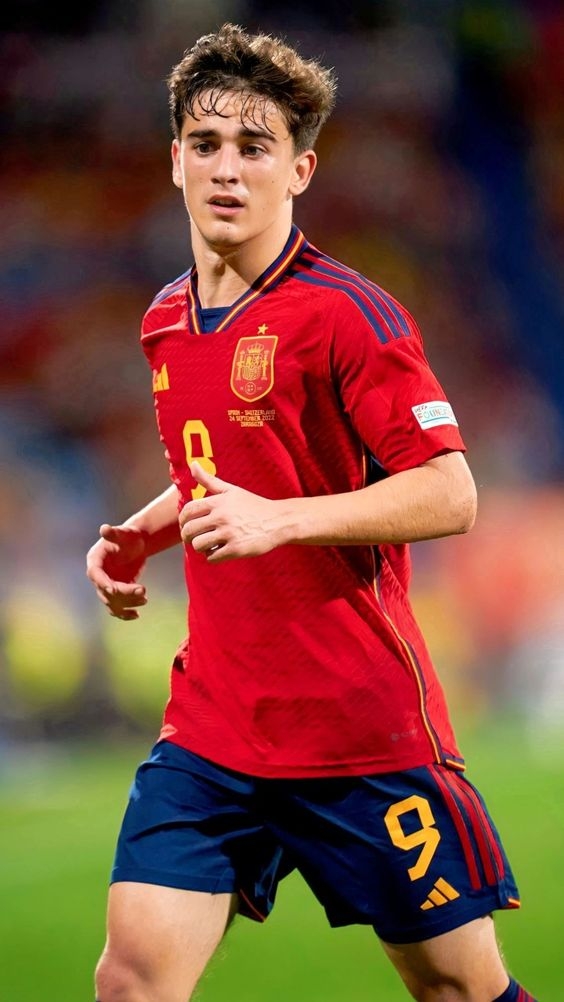 足球新星巴勃羅·加維（Pablo Gavira）