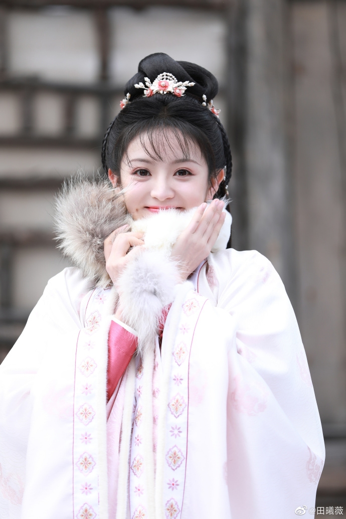 外表甜美的張曦薇個性嗆辣,言論引發熱議。