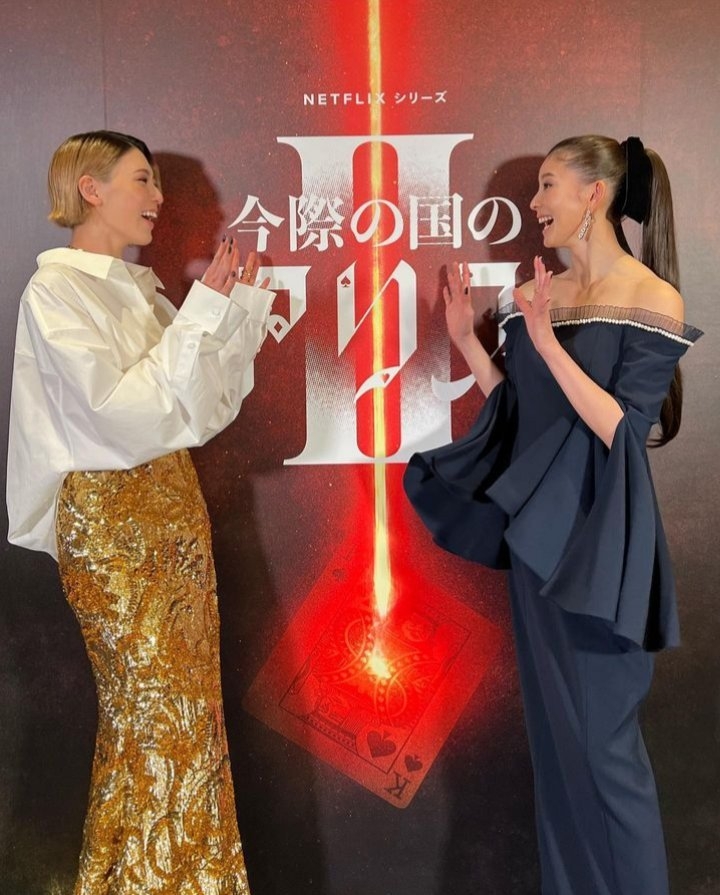 三吉彩花、朝比奈彩一同出席《今際之國的闖關者》第二季記者會