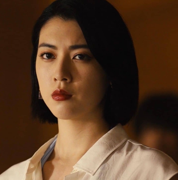 三吉彩花飾演安梨鶴奈