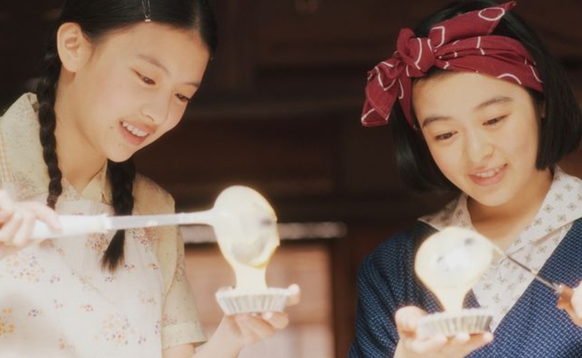 雙女主角一起做料理的可愛畫面