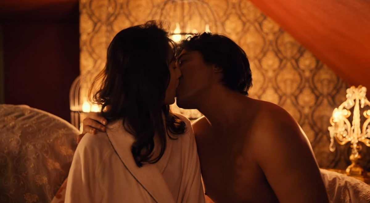 恒松祐里與山田孝之在AV帝王中的吻戲