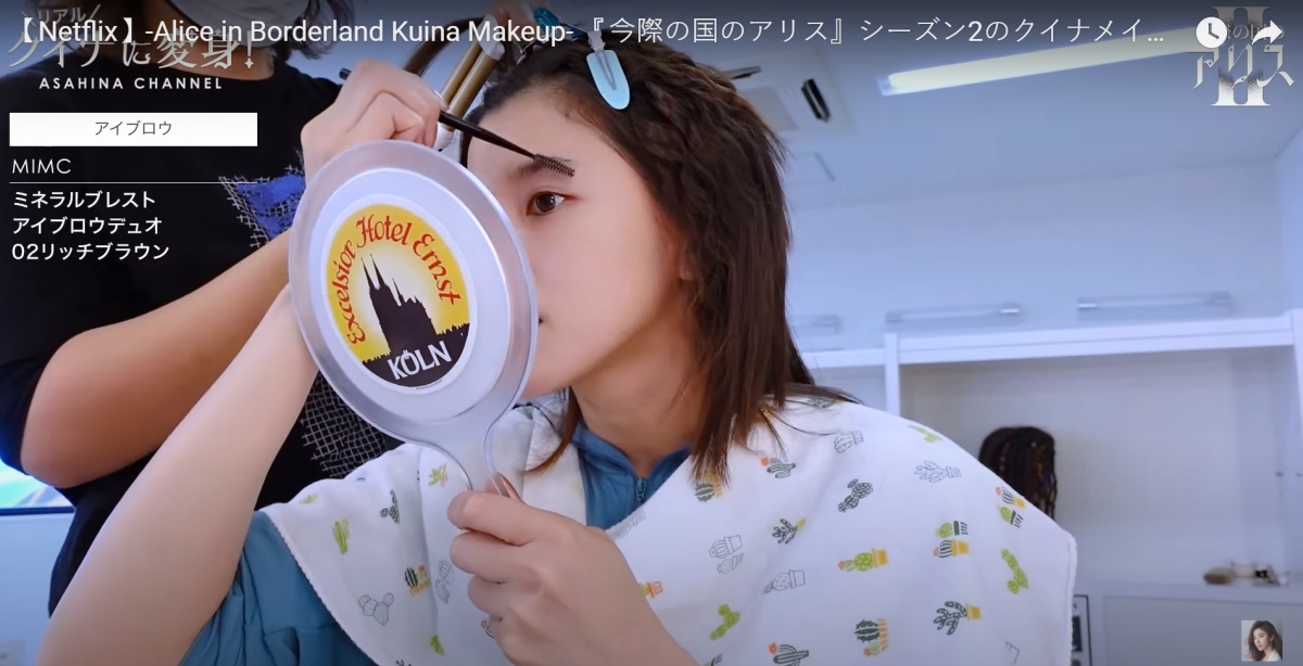 大眼影刷刷上漸層眼影