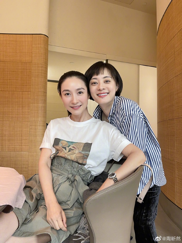 陶昕然在微博PO出與孫儷的合照並祝對方生日快樂。