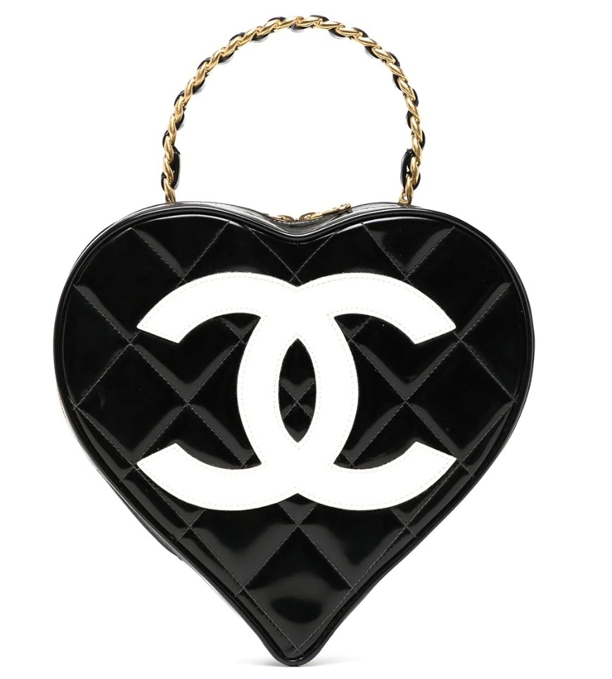 CHANEL 1995 年推出的 CC Heart 化妝愛心包
