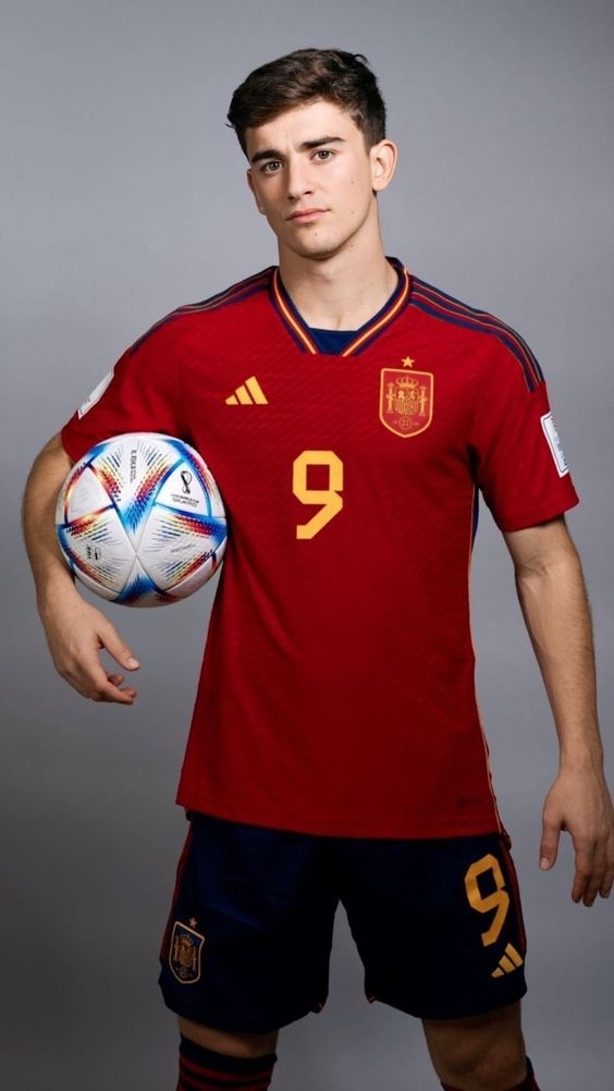 足球新星巴勃羅·加維（Pablo Gavira）