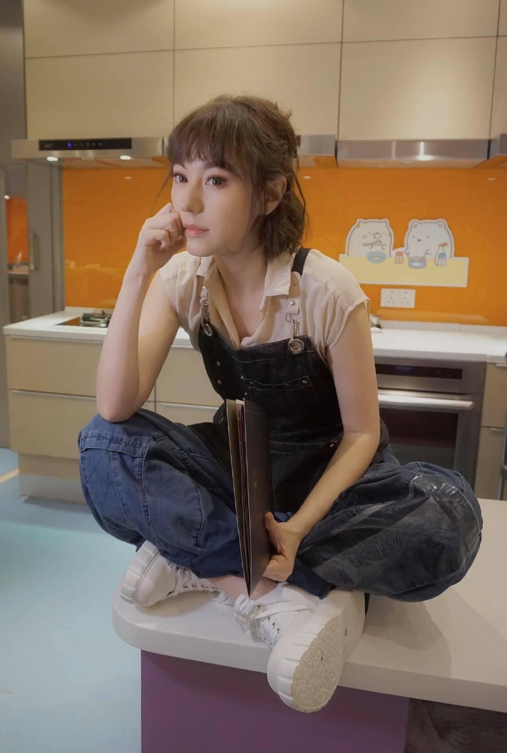 劉心悠同時期不同角度近照。