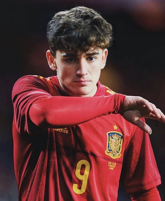 足球新星巴勃羅·加維（Pablo Gavira）