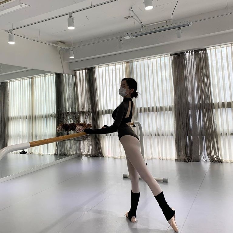 朴智賢常練習瑜珈讓身材窈窕動人。