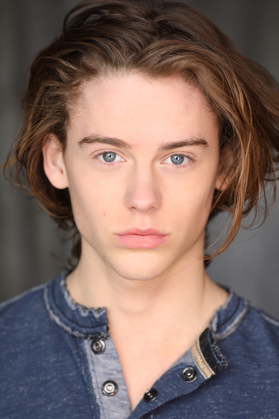 英國多爾頓（British Dalton）外表俊秀