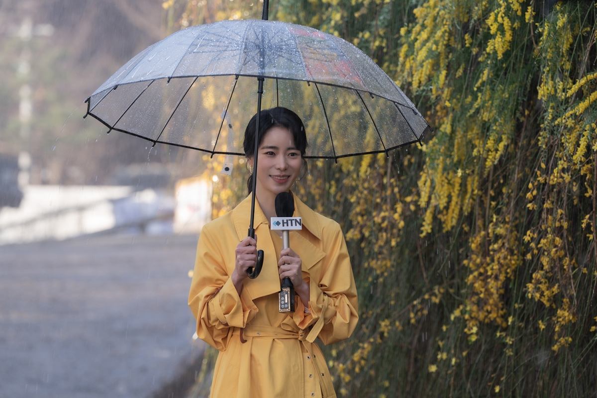 長大成人的朴涎鎮是光鮮亮麗的氣象主播。