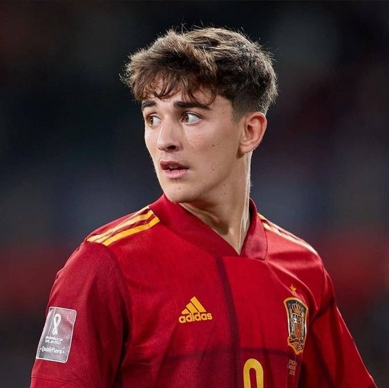 足球新星巴勃羅·加維（Pablo Gavira）