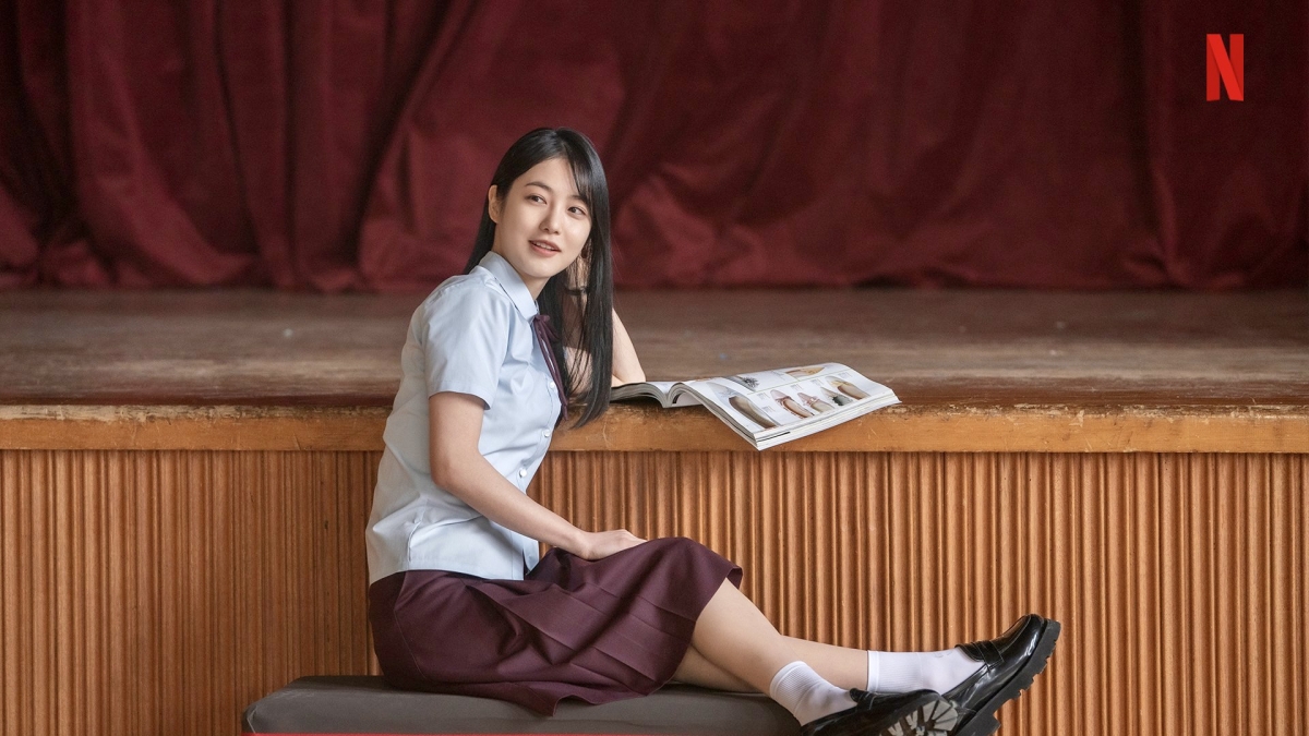 辛睿恩在《黑暗榮耀》當中飾演壞女人朴涎鎮的高中時期,詮釋起惡女太搶眼,就連韓媒也對她讚譽有佳。
