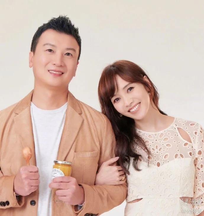 侯佩岑與老公公開亮相