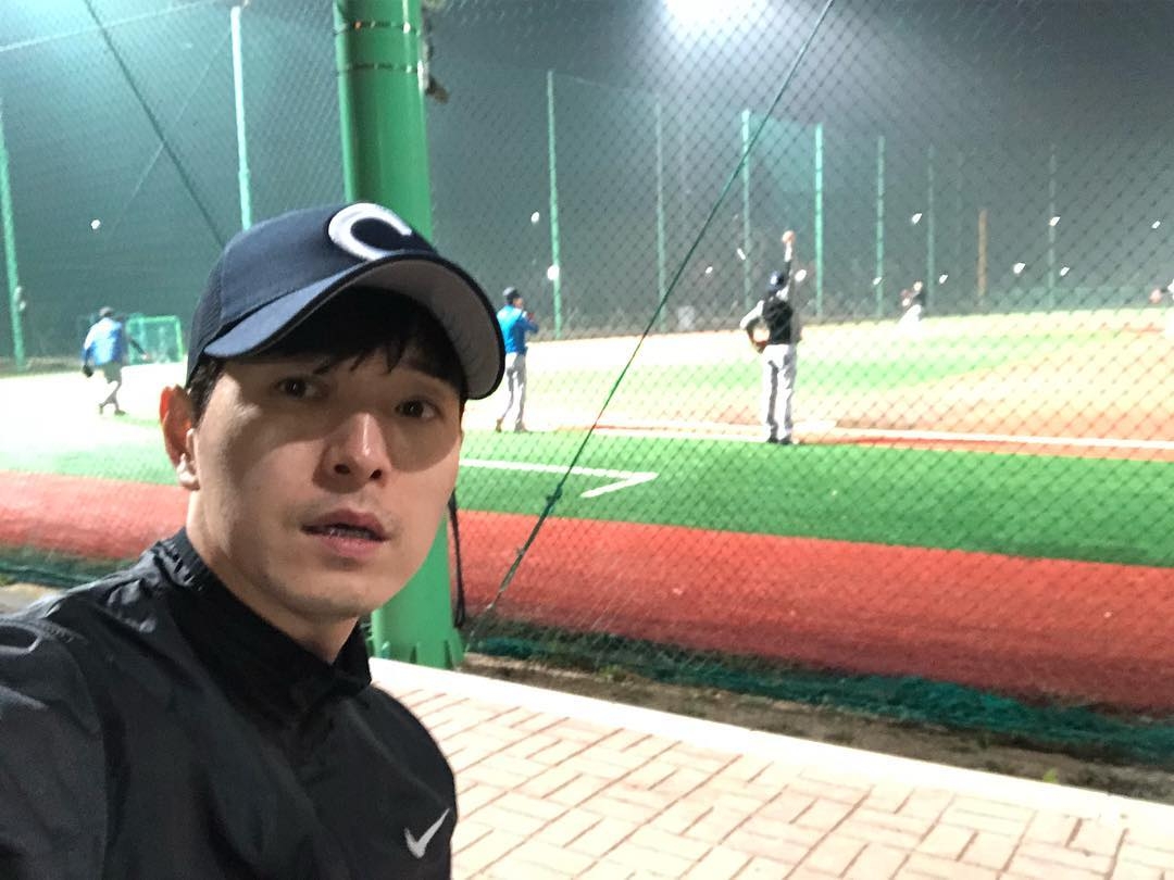 鄭成日對棒球相當熱愛。