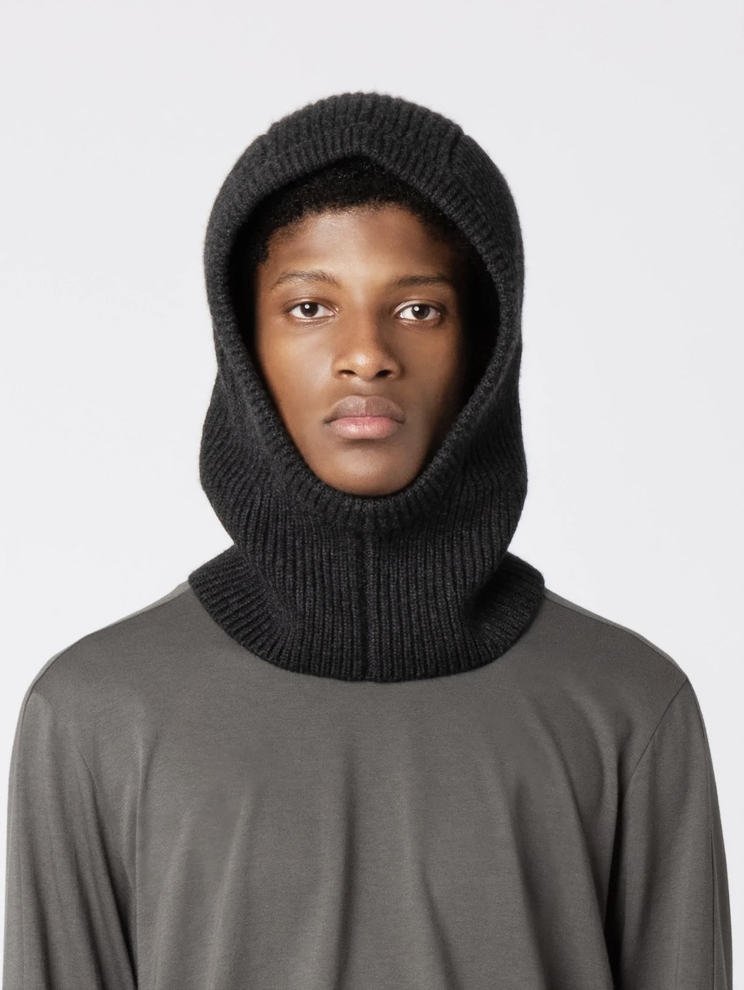 Peter Wu 巴拉克拉法帽鐵霧灰。