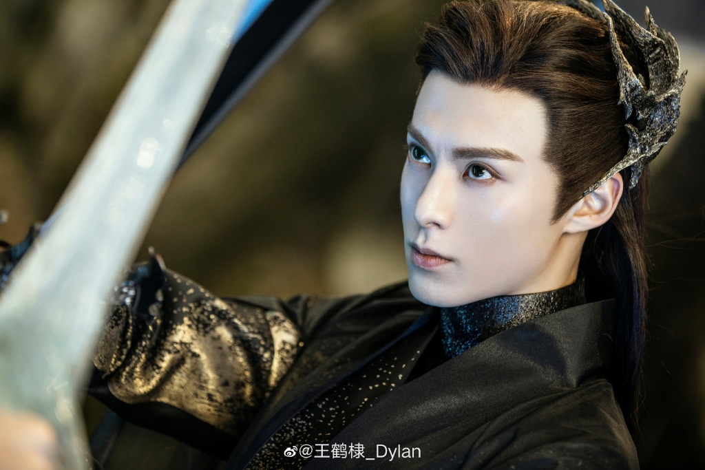 粉絲在王鶴棣微博高喊「尊上！生辰快樂！」。