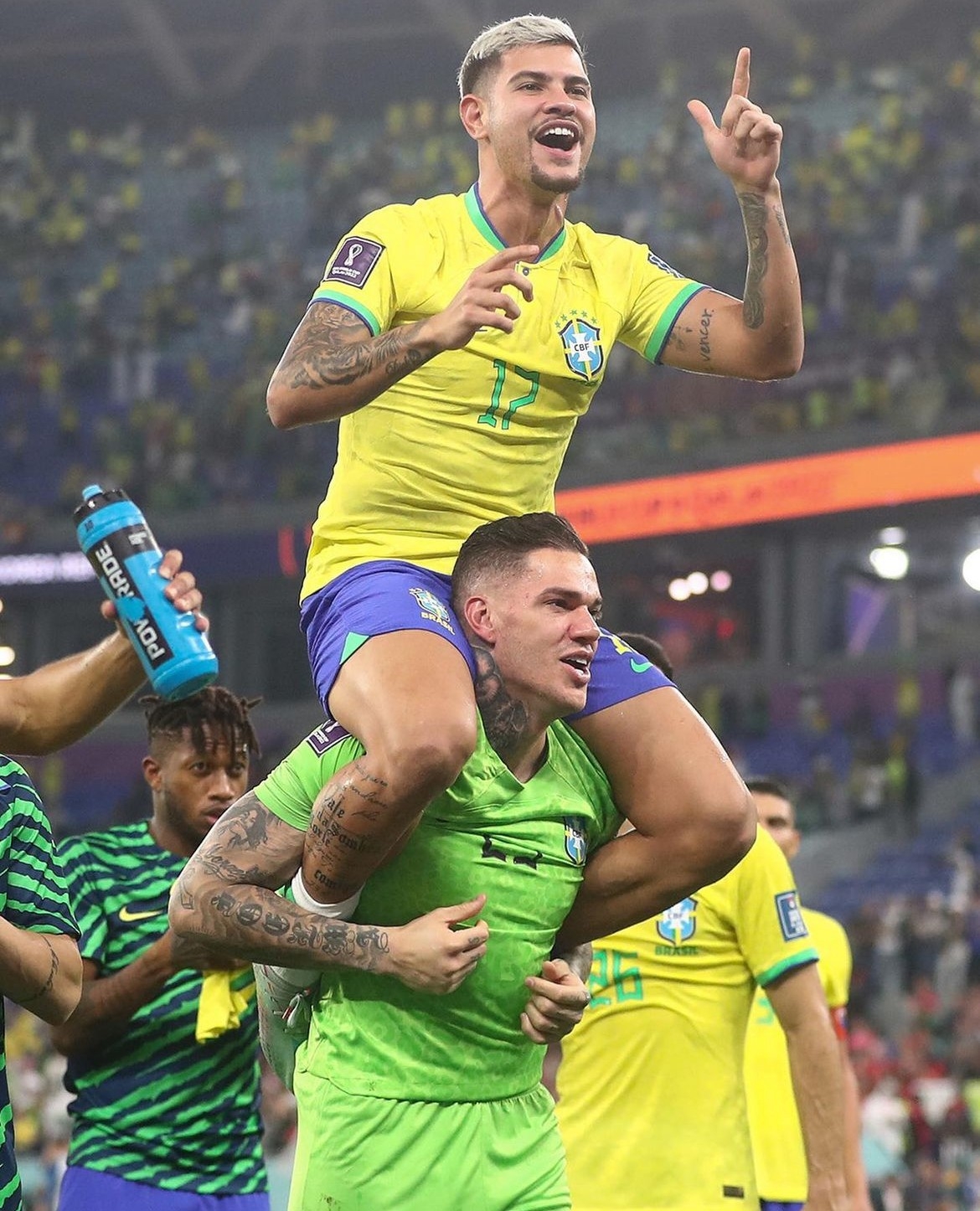 小時候最喜歡被爸爸放在肩膀上！