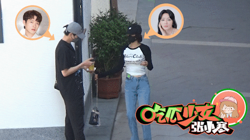 秦嵐與魏大勛在三亞約會的第二天依舊甜蜜勾手出遊。