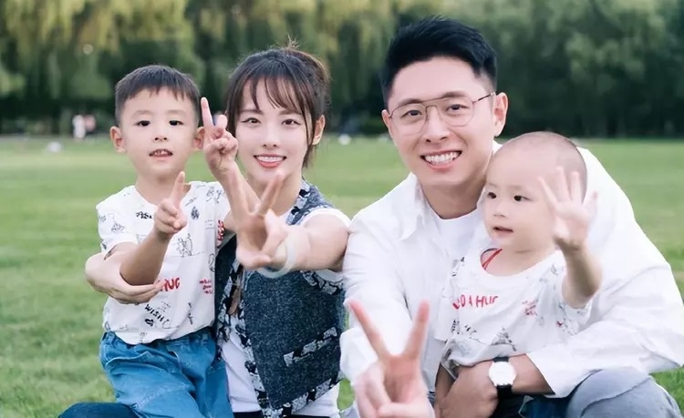 張嘉倪和買超結婚七年育有兩子。