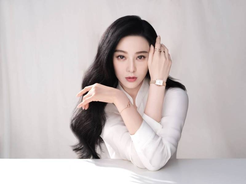 擁有烏黑亮麗秀髮的范冰冰,似乎還是旁分造型最好看。