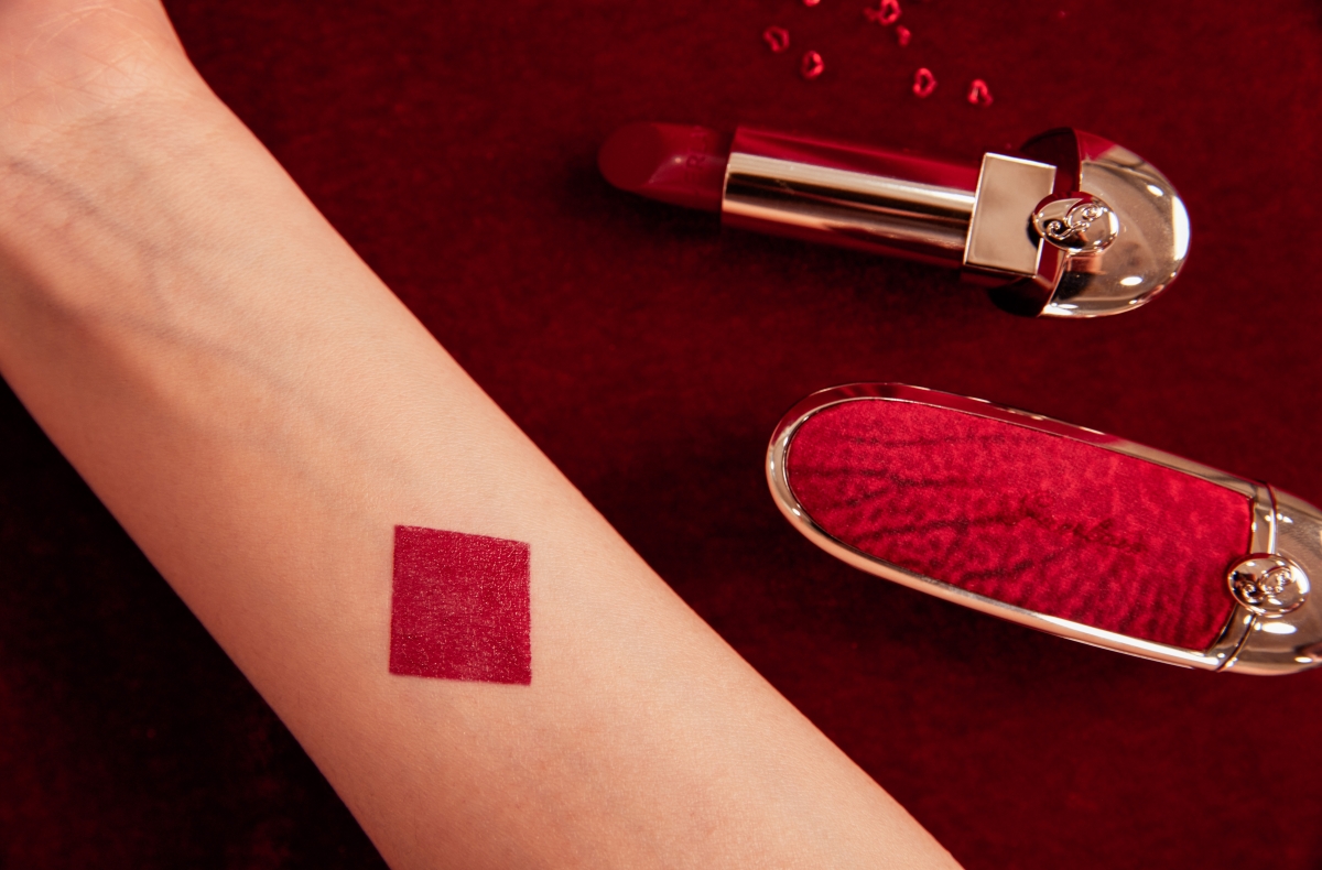 嬌蘭 ROUGE G 紅寶之吻高訂唇膏，NT$1,250