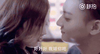 開頭先來一張大冪冪被黃子韜撩起的瀏海的動圖來給各位小主們壓壓驚!