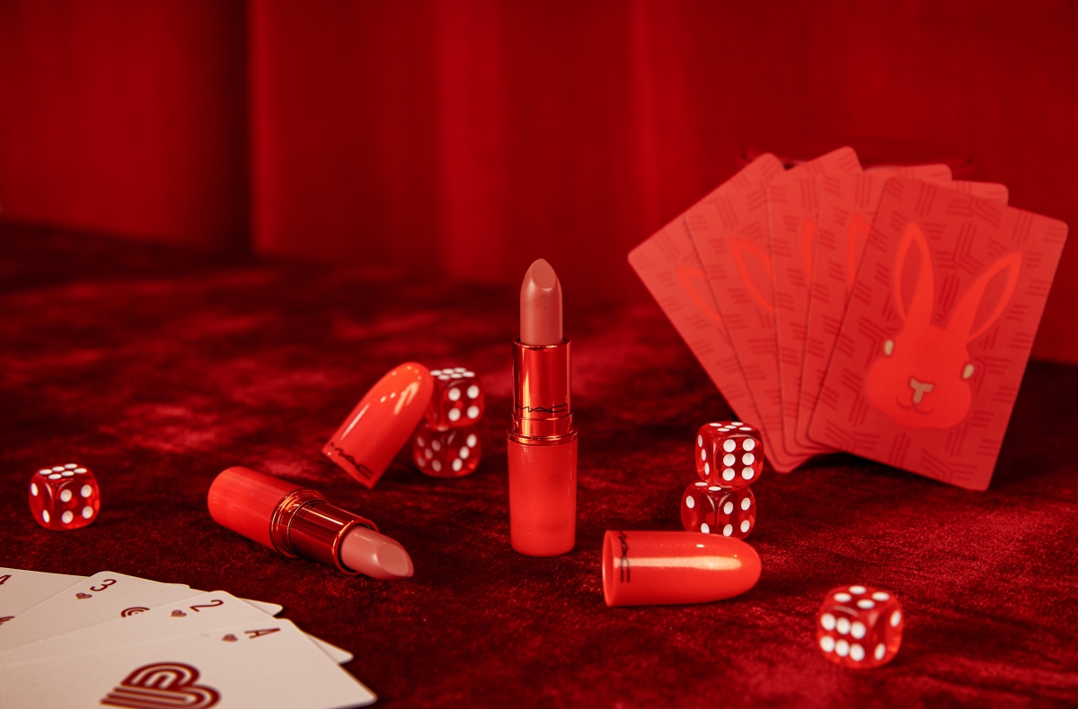 M‧A‧C全新緋紅流金新年限量系列 時尚專業唇膏，NT$850