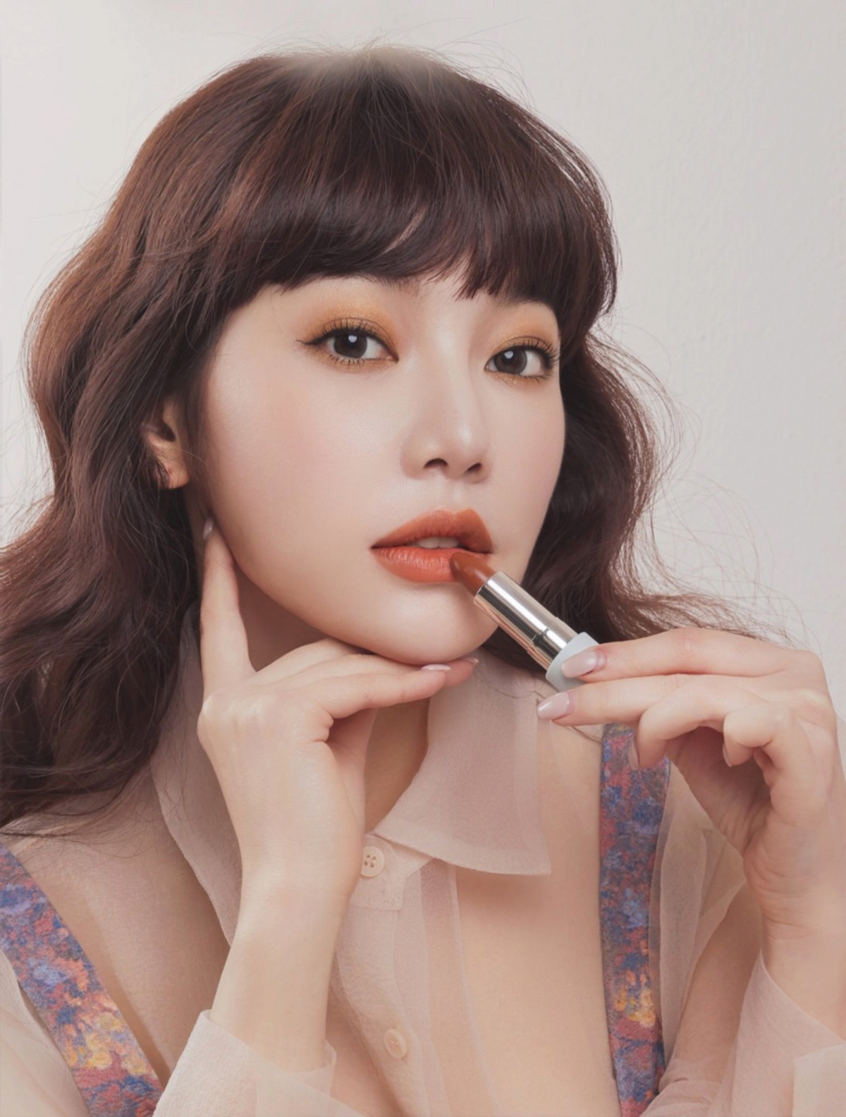 使用暮光柔霧口紅EX01