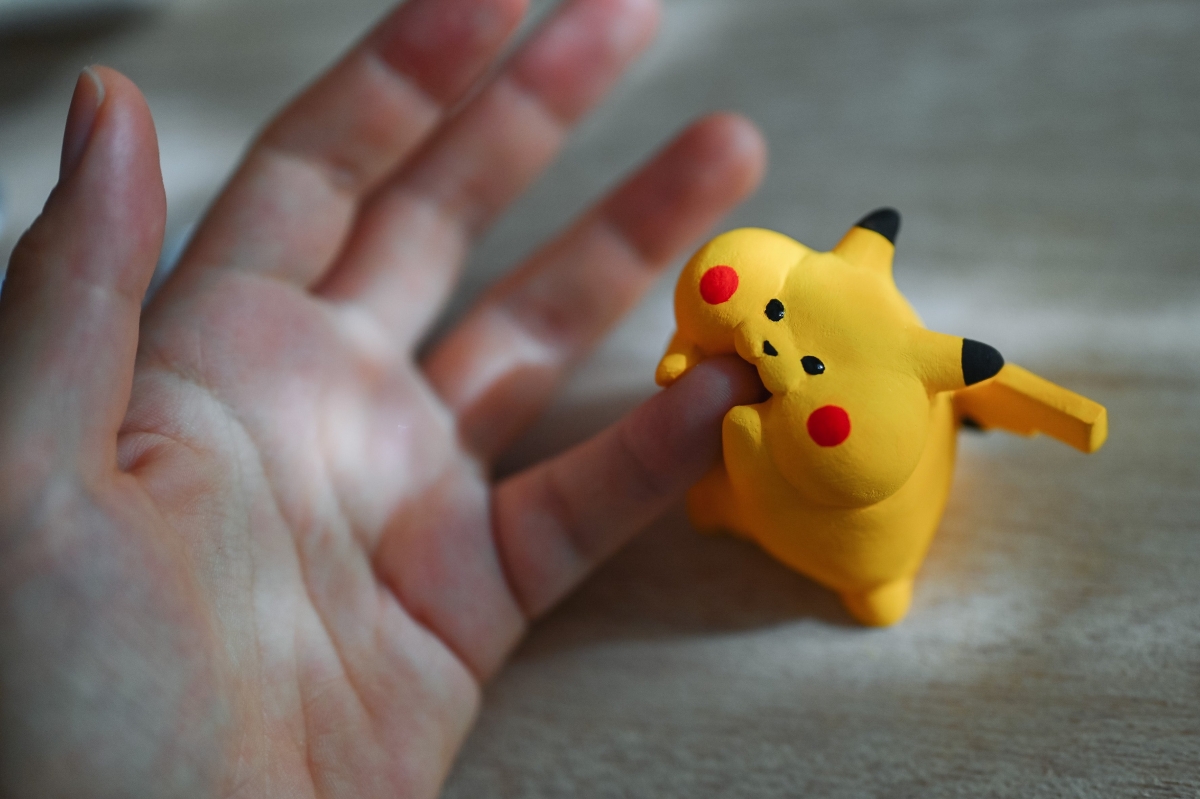 倉鼠皮卡丘吃手手