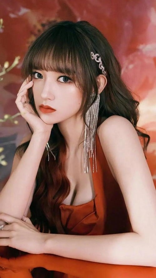 觀眾心目中的程瀟是這樣,濃妝眼線和厚瀏海,妝前妝後判若兩人。