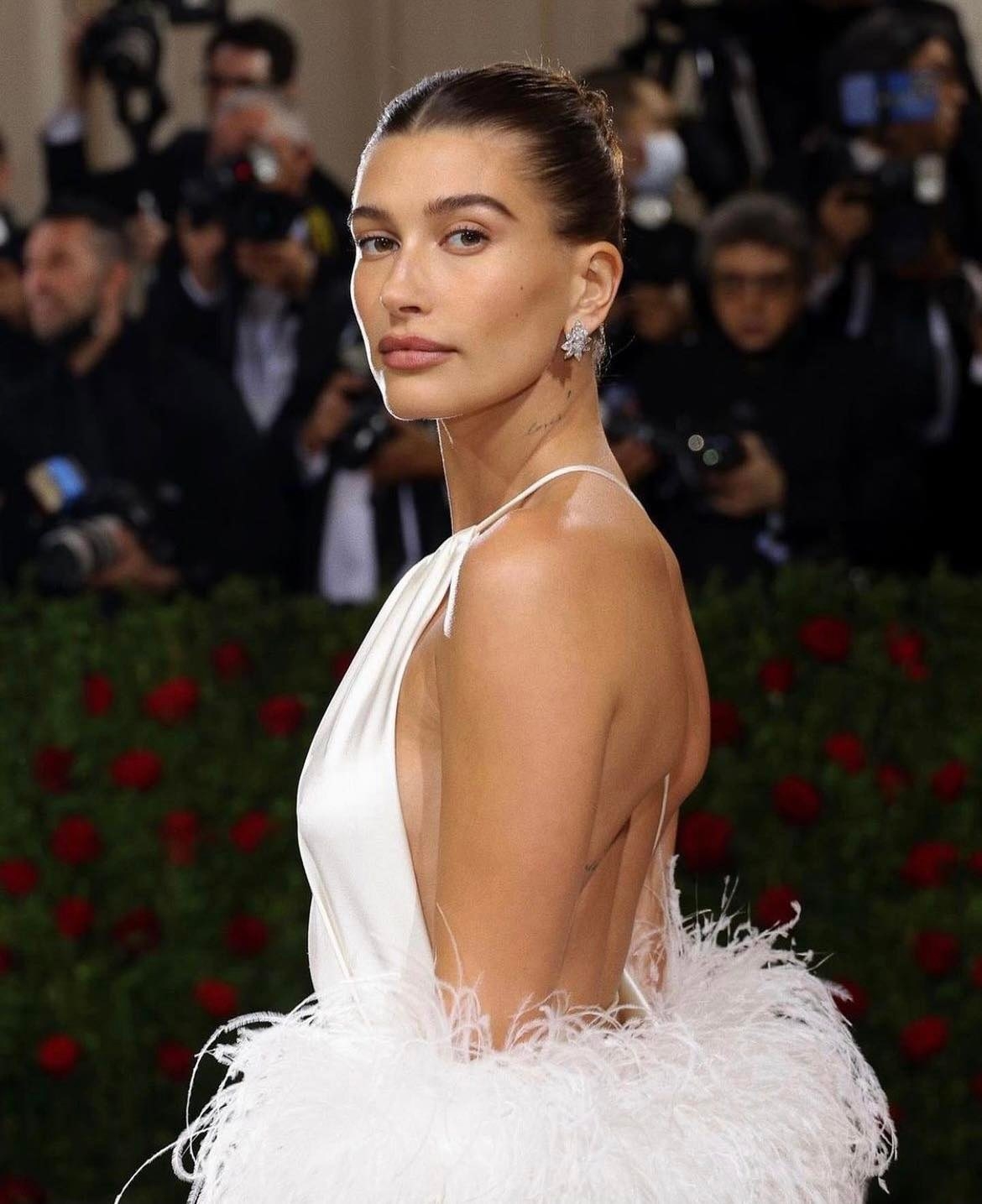 Hailey Bieber Met Gala 紅毯造型。