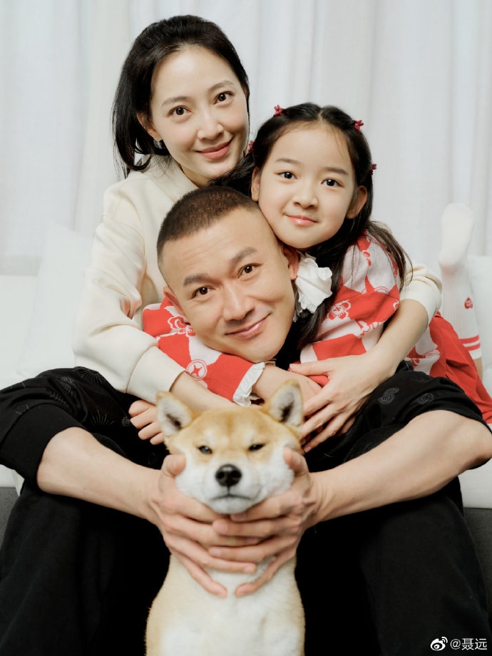 聶遠一家四口加上柴柴一家超幸福。