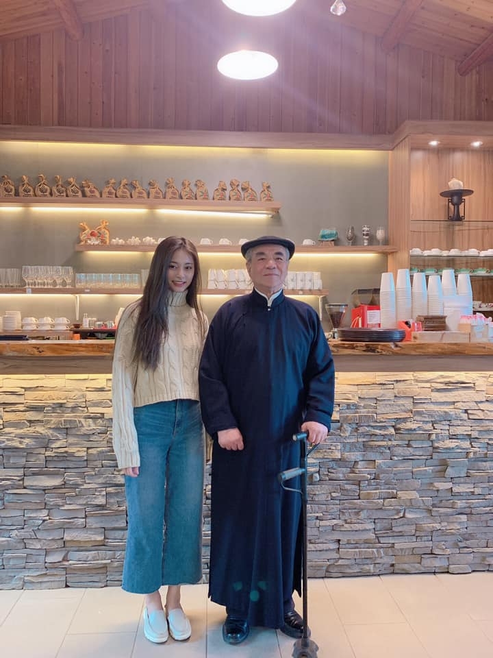 周子瑜大駕光臨讓「寒溪呢主人」施姓園主感到驚喜。