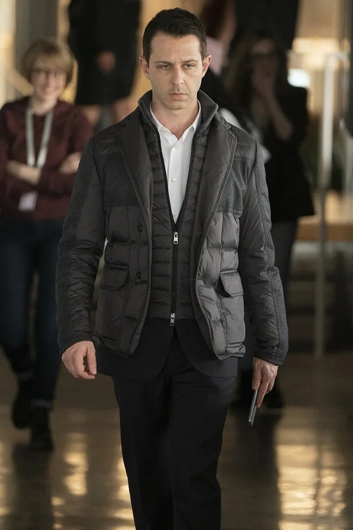 《繼承之戰》洛伊一家人的穿衣著學，絕不露出品牌LOGO