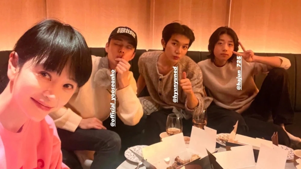 金惠秀與文相敏、尹相鉉、柳善皓、朴賀俊聚會