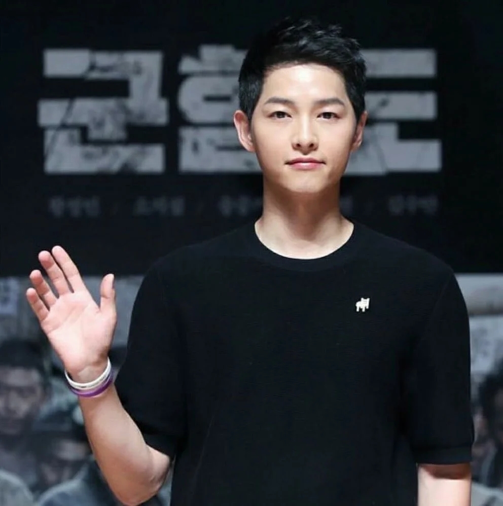 宋仲基宣傳劇時已白回來