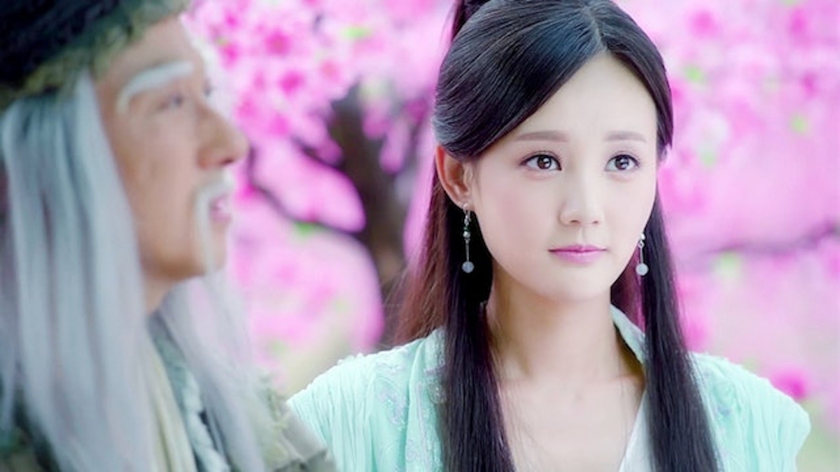 李一桐飾演的「黃蓉」人比花嬌。