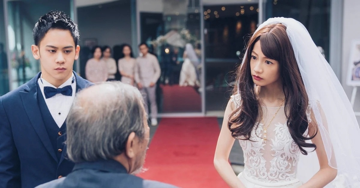 簡嫚書繼《她們創業的那些鳥事》之後在《恭請光臨曾賈府喜事》再披上婚紗。