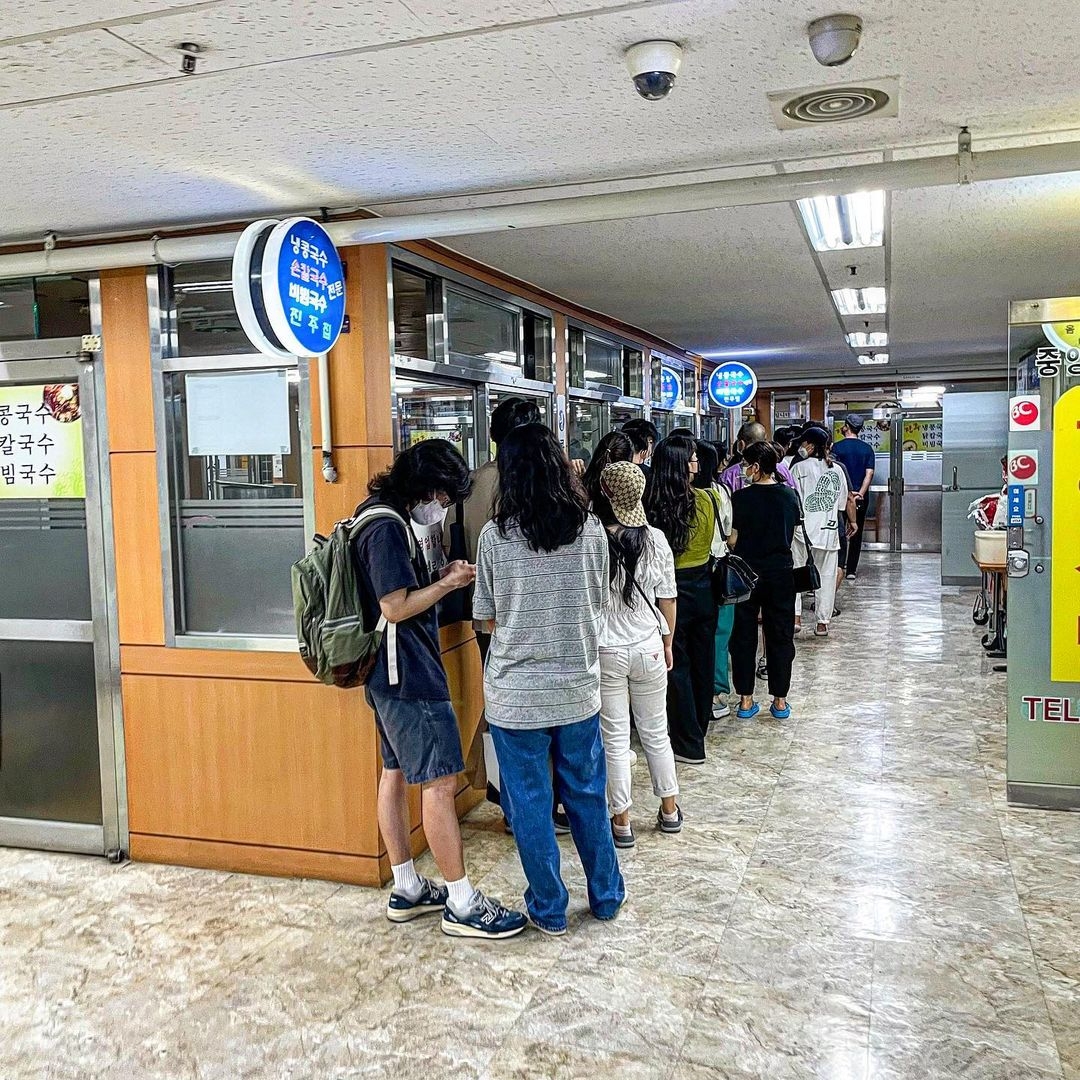 汝矣島「晉洲家」料理傳統道地,饕客絡繹不絕。