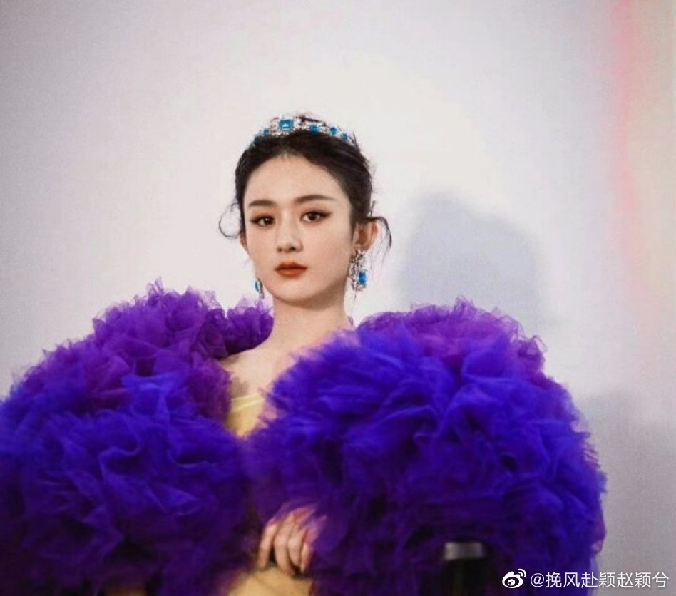 趙麗穎出道前是個單純的農村女孩，如今已是一線影視女王。