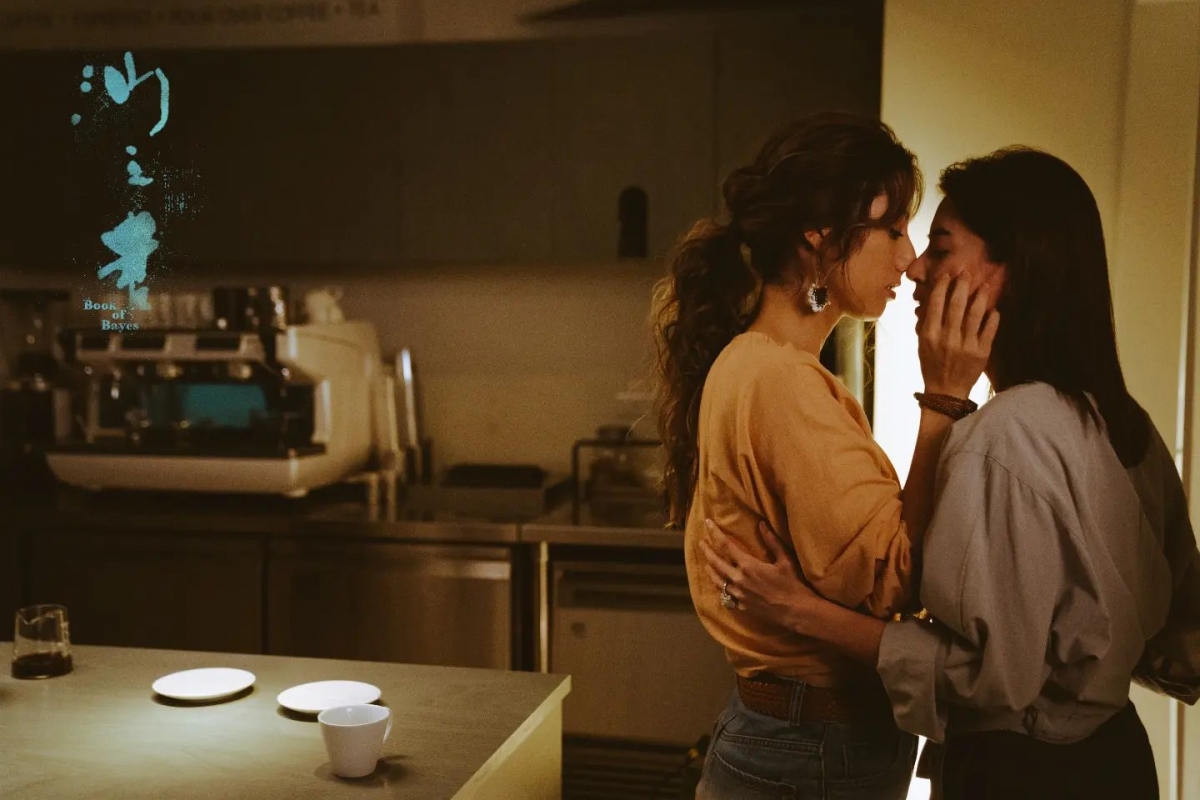 《沙之書》劇中林予晞背初戀情人兼外遇對象瑞瑪席丹深深吸引。