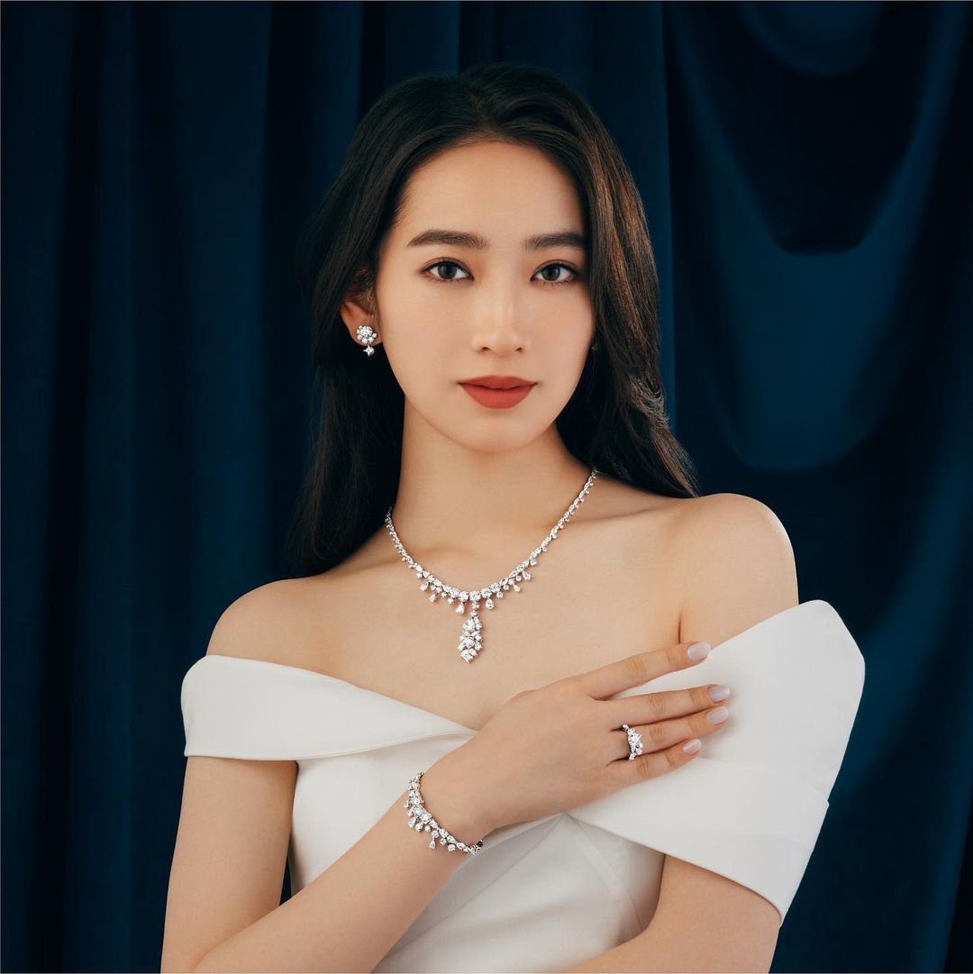 林愷鈴端莊美麗，氣質非凡。