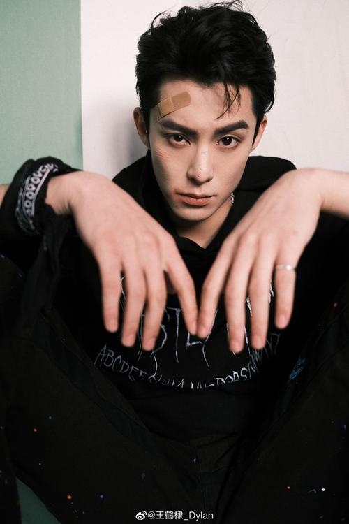 痞壞代表男神王鶴棣戲外同樣帥度破表。