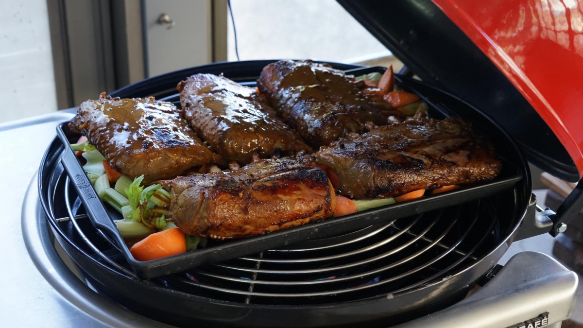 「埔里雋荖廚房」主廚Gary被網友封為「台版地獄主廚戈登」，他的手藝精湛出色，無論是肉排、蛋糕、甜點、海鮮、義大利麵…等，都能極具特色地料理。