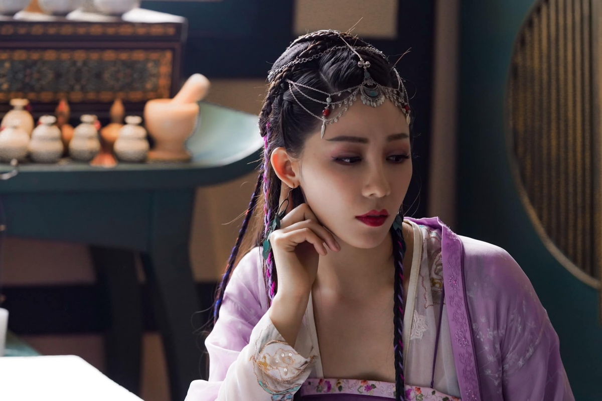 外型豔麗的「安魅」妖嬈充滿誘惑力。